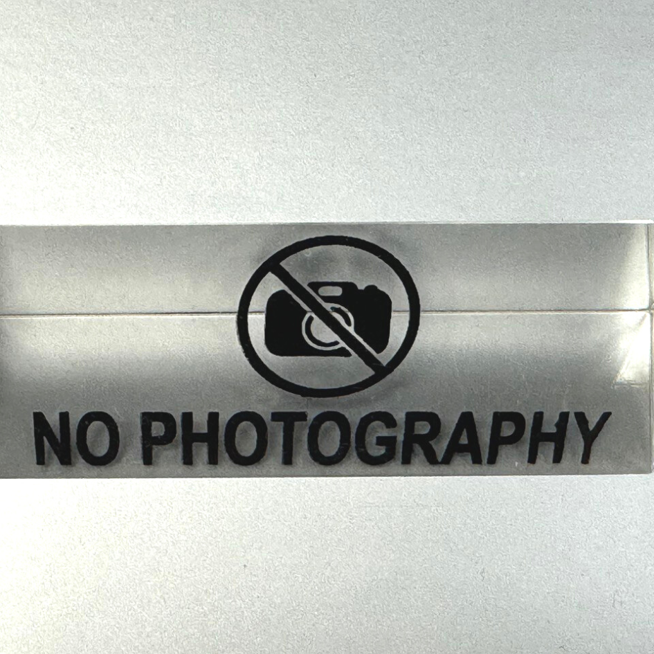 Nameplate / PLastic Pyramid / 80 x 25 x 20